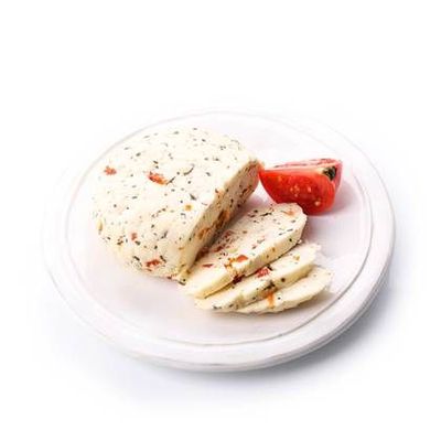 Сыр мягкий Кавказский с томатом и базиликом
